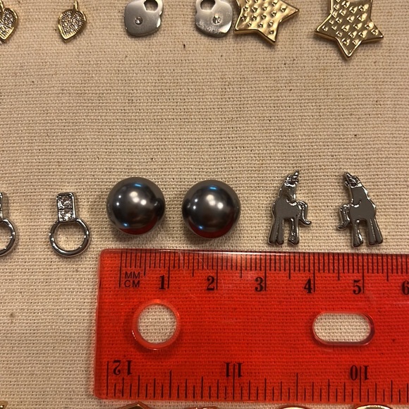 Beautiful studs 18k gold plated and rhodium different sizes - Picture 9 of 16